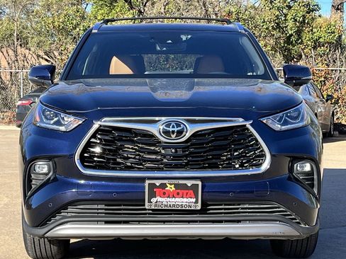 Used 2024 Toyota Highlander Platinum image 7