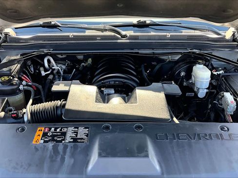 Used 2019 Chevrolet Tahoe LT w/ RST Edition AWD/4WD image 32