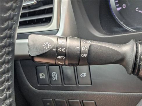 Used 2017 Toyota Highlander SE AWD/4WD image 6