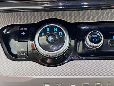 Used 2025 Ford Expedition Max Active AWD/4WD image 19