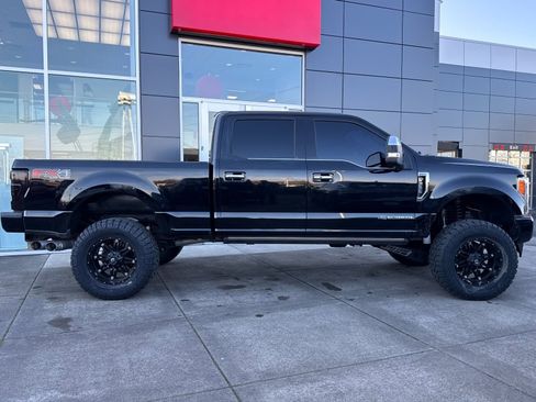 Used 2017 Ford F350 Platinum w/ Platinum Ultimate Package image 3