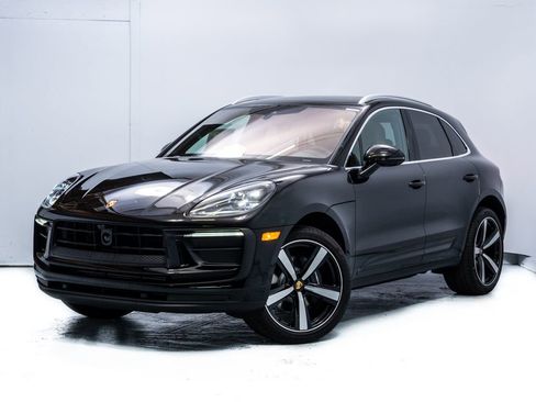 Certified 2026 Porsche Macan AWD/4WD image 1