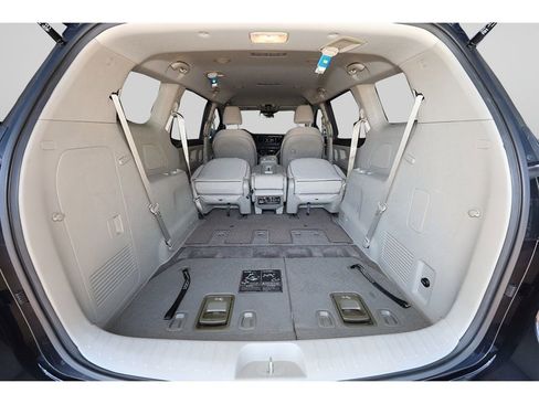Used 2021 Kia Sedona LX image 21