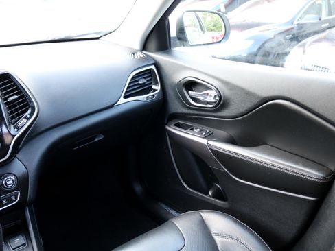 Used 2020 Jeep Cherokee Limited image 24