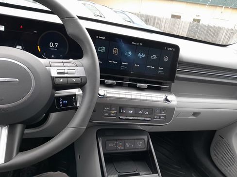 Used 2024 Hyundai Kona Limited AWD/4WD image 19