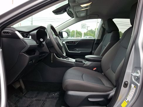 Used 2025 Toyota RAV4 LE AWD/4WD image 13