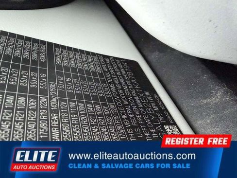 Used 2019 Land Rover Range Rover Velar S image 16