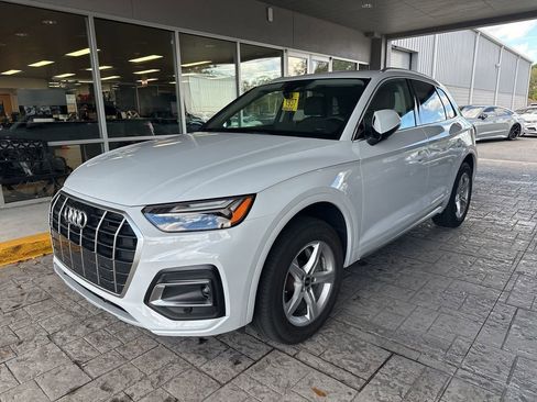 Used 2024 Audi Q5 2.0T Premium w/ Convenience Package image 4