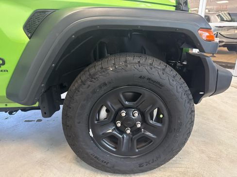 Used 2025 Jeep Wrangler Sport AWD/4WD image 8