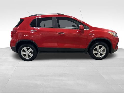 Used 2018 Chevrolet Trax LT w/ LT Convenience Package image 6