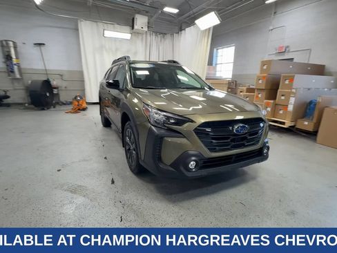 Used 2025 Subaru Outback Onyx Edition AWD/4WD image 3