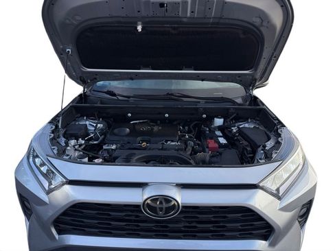 Used 2021 Toyota RAV4 XLE Premium image 18