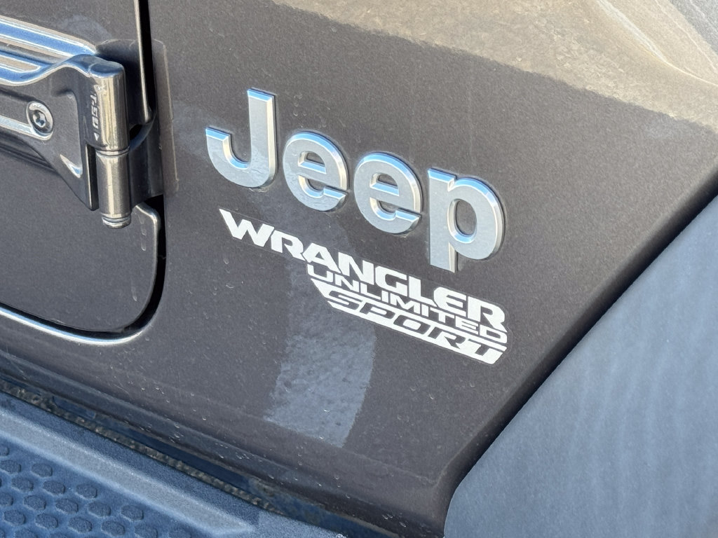 Used 2018 Jeep Wrangler Unlimited Sport S AWD/4WD image 16