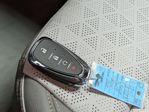 Used 2023 Chevrolet Bolt EUV Premier FWD image 28