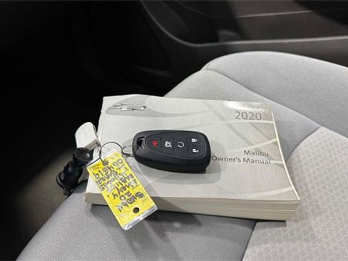 Used 2020 Chevrolet Malibu LT image 30