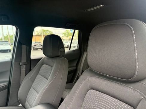 Certified 2025 Chevrolet Equinox LT w/ Safety and Technology Package FWD image 8