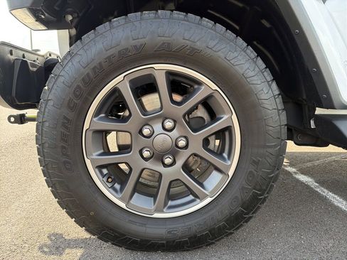 Used 2020 Jeep Gladiator Overland AWD/4WD image 15