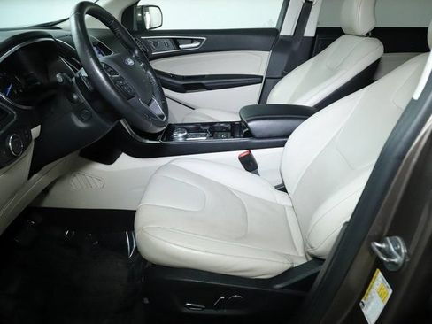 Used 2019 Ford Edge Titanium w/ Equipment Group 301A AWD/4WD image 19