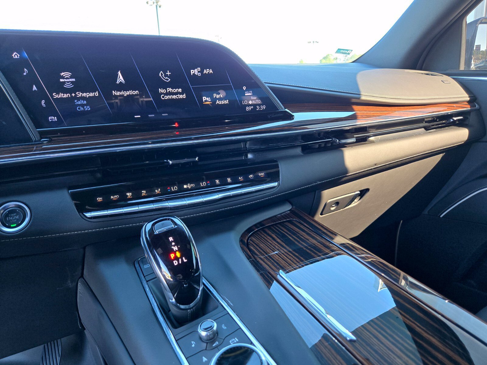 Used 2024 Cadillac Escalade Premium Luxury AWD/4WD image 23