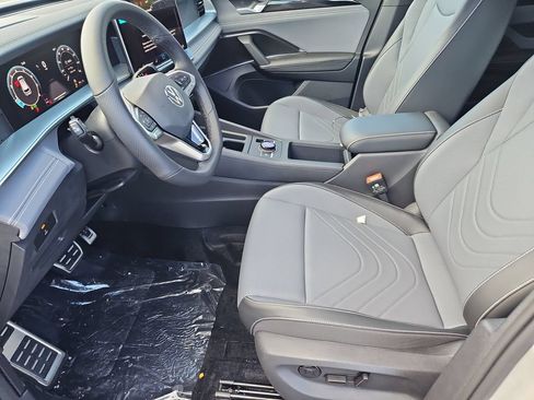 New 2026 Volkswagen Tiguan SE R-Line AWD/4WD image 22