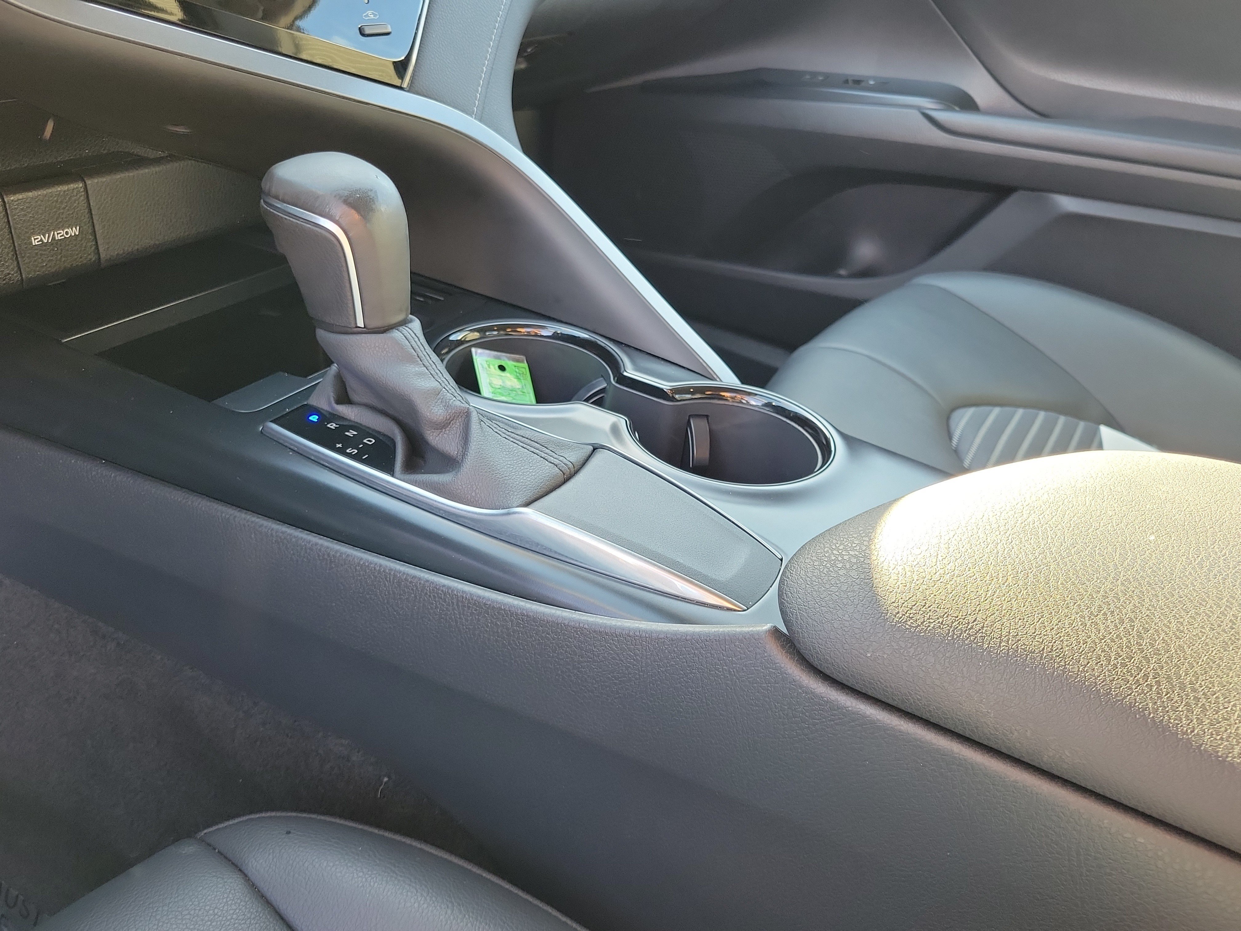 Used 2020 Toyota Camry SE w/ Convenience Package FWD image 29
