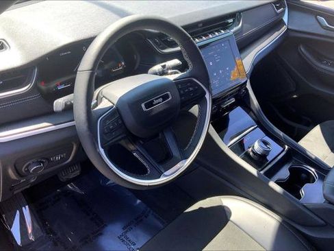 Certified 2025 Jeep Grand Cherokee L Altitude AWD/4WD image 17