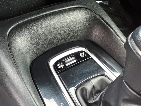 Used 2025 Toyota Corolla SE FWD image 18