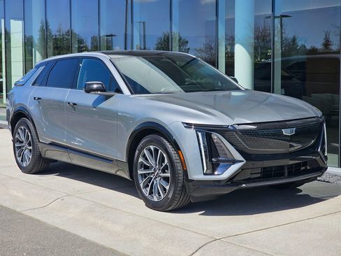 Used 2025 Cadillac Lyriq Sport RWD image 7