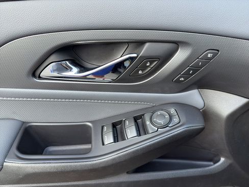 Used 2021 Chevrolet Traverse Premier image 10