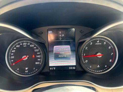 Used 2018 Mercedes-Benz GLC 300 4MATIC w/ Premium Package image 16