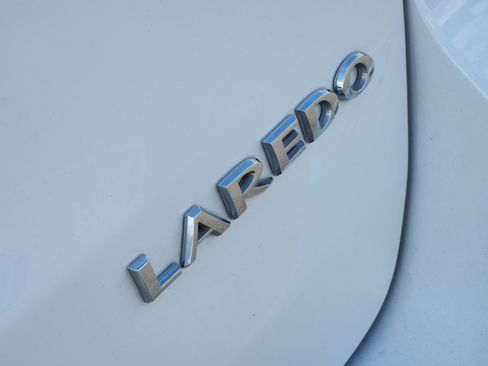 Used 2022 Jeep Grand Cherokee Laredo E image 14