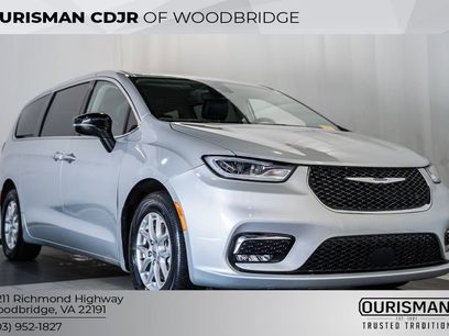 Used 2024 Chrysler Pacifica Touring-L