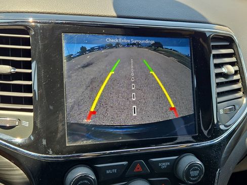 Used 2019 Jeep Grand Cherokee Altitude AWD/4WD image 29