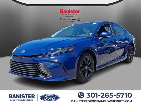 Used 2025 Toyota Camry LE FWD image 1