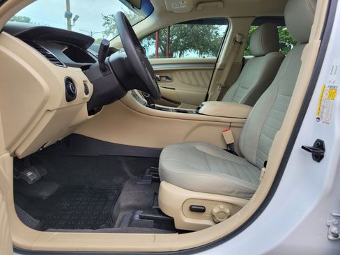 Used 2016 Ford Taurus SE image 4