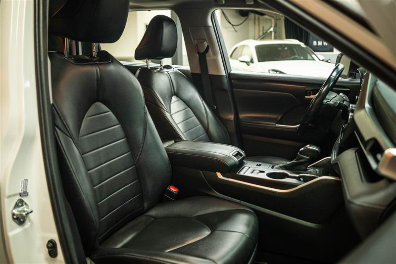 Used 2020 Toyota Highlander XLE FWD image 15
