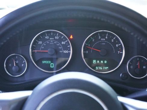 Used 2018 Jeep Wrangler Unlimited Sahara AWD/4WD image 17