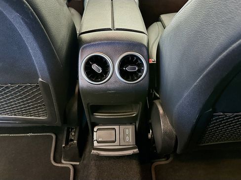 Used 2025 Mercedes-Benz GLB 250 image 27