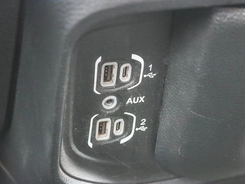 Used 2019 RAM 1500 Laramie image 34