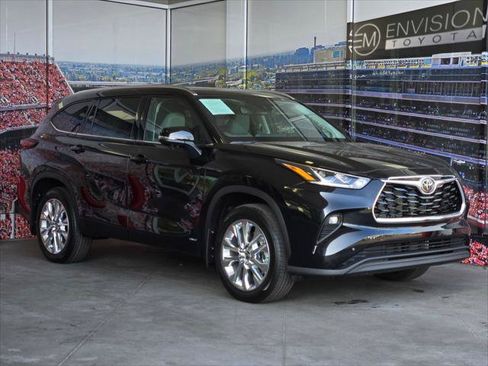 Certified 2026 Toyota Highlander Limited AWD/4WD image 1