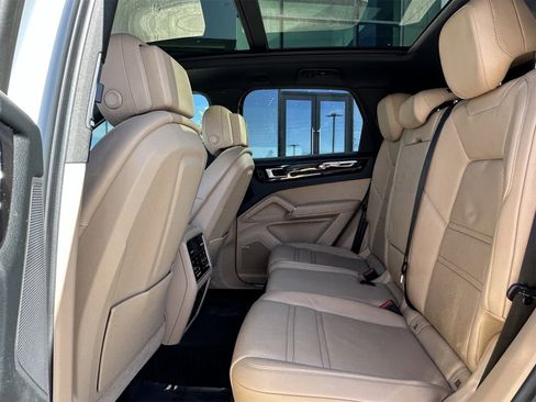 Used 2020 Porsche Cayenne image 16