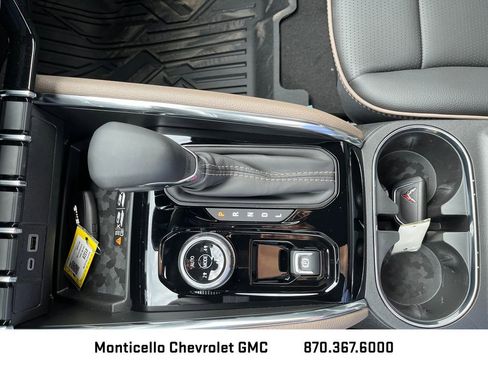 New 2026 GMC Canyon Denali w/ LPO, Black Badging Package image 22