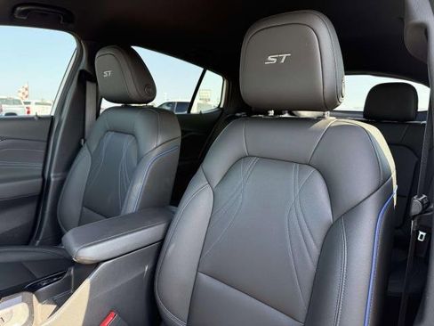 Used 2024 Buick Envista Sport Touring w/ Convenience I Package image 11