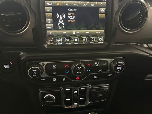 Used 2022 Jeep Gladiator Willys image 22