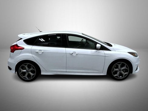 Used 2017 Ford Focus ST FWD image 4