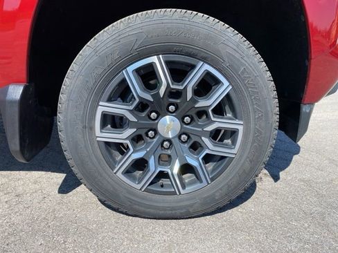 Used 2024 Chevrolet Colorado LT w/ LT Convenience Package III image 28