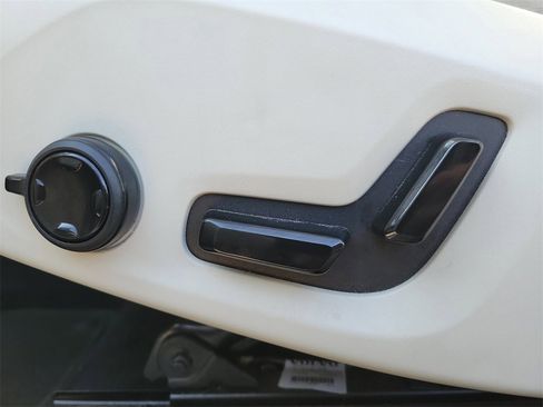 Used 2018 Volvo XC60 T6 Inscription w/ Luxury Seat Package image 21