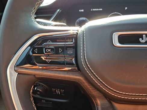 Certified 2023 Jeep Grand Cherokee L Overland AWD/4WD image 24