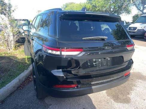 Used 2024 Jeep Grand Cherokee Altitude image 5