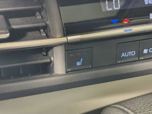 Used 2022 Toyota Sienna XLE w/ XLE Plus Package FWD image 27